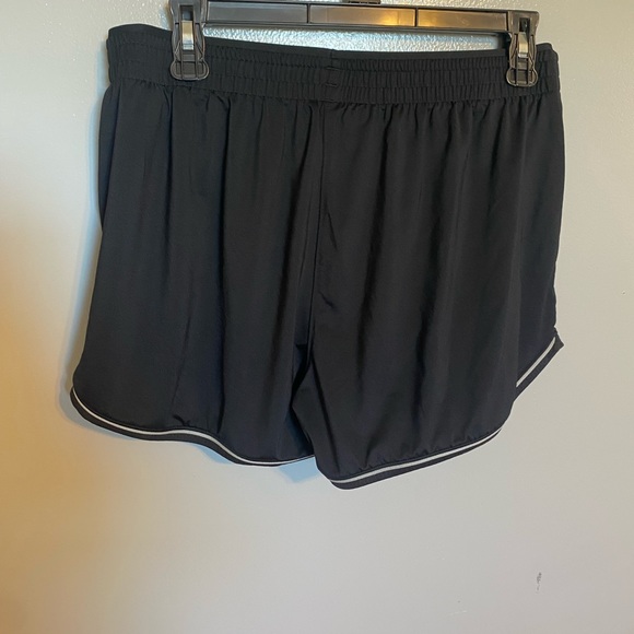 Under Armour Shorts - Picture 3 of 4